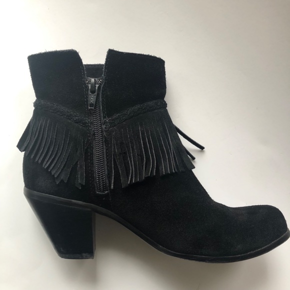 Gianni Bini Fringed, Blck Suede Bootie, Size 7.5 - Picture 6 of 6